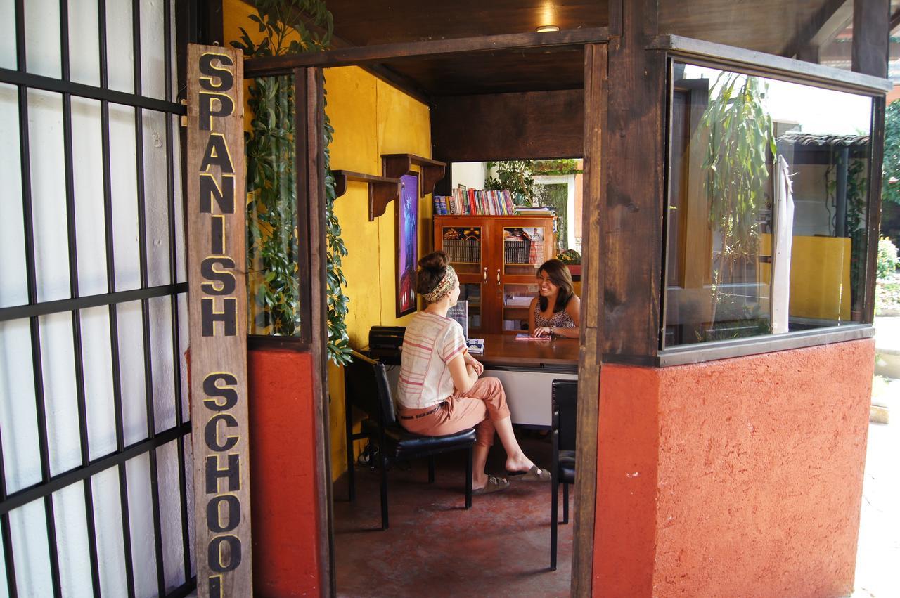 Split Hostel Antigua Exterior photo